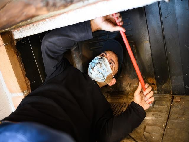 images/chimney-sweeps/slider/chimney-sweep-1-kireth-ai.jpeg
