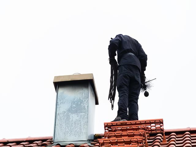 images/chimney-sweeps/slider/chimney-sweep-2-kireth-ai.jpeg